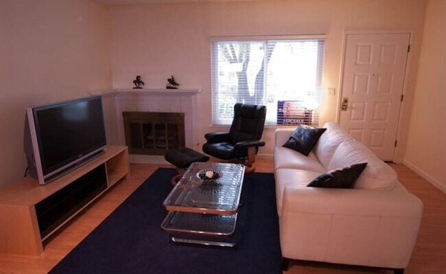 Building Photo - Fremont- Niles, Very Nice 2 Bed, 1.5 Bath ...