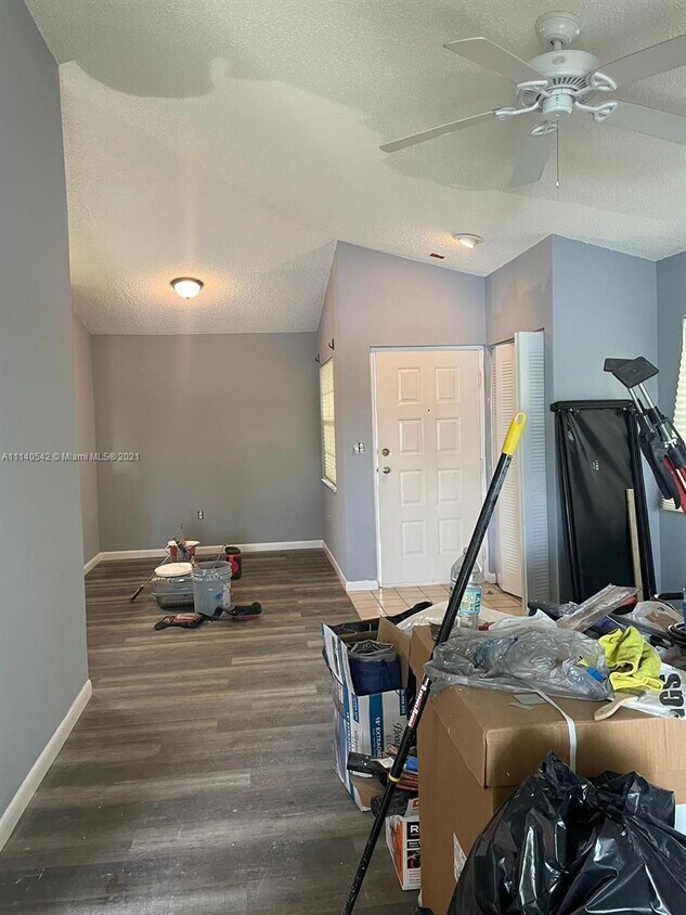 2820 N Oakland Forest Dr Unit 201, Oakland Park, FL 33309 Condo for