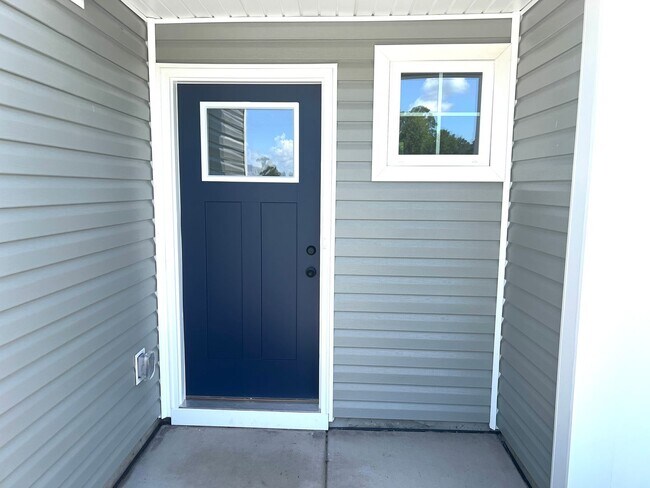 Foto del edificio - New Three-Bedroom, Two and one-half Bath T...