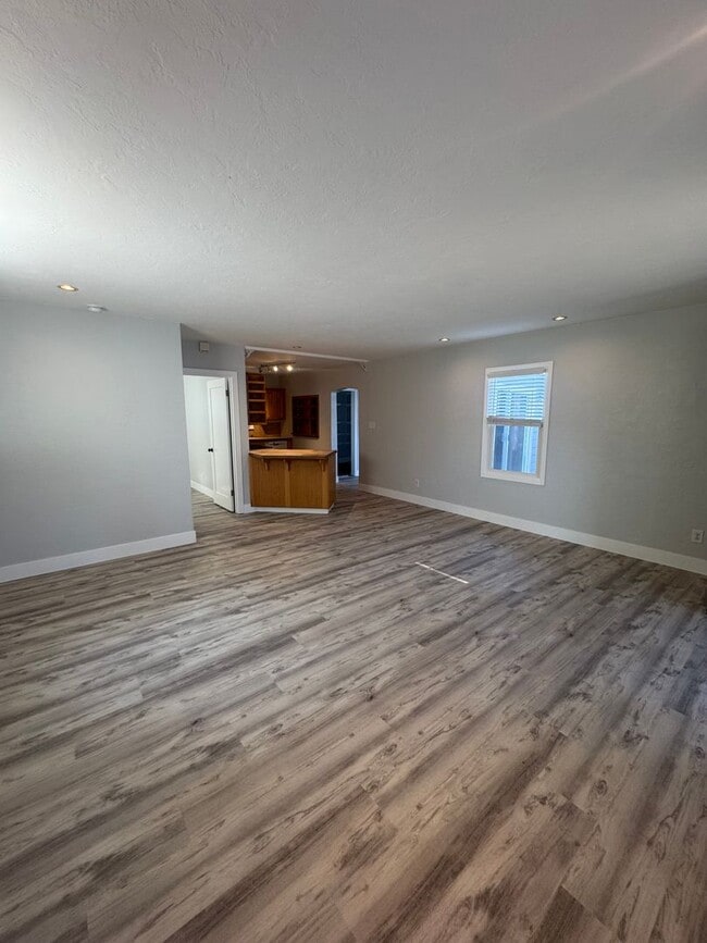 Building Photo - 2 BED 1 BATH HOUSE IN THE GARDEN TRACT NEIGHBORHOOD