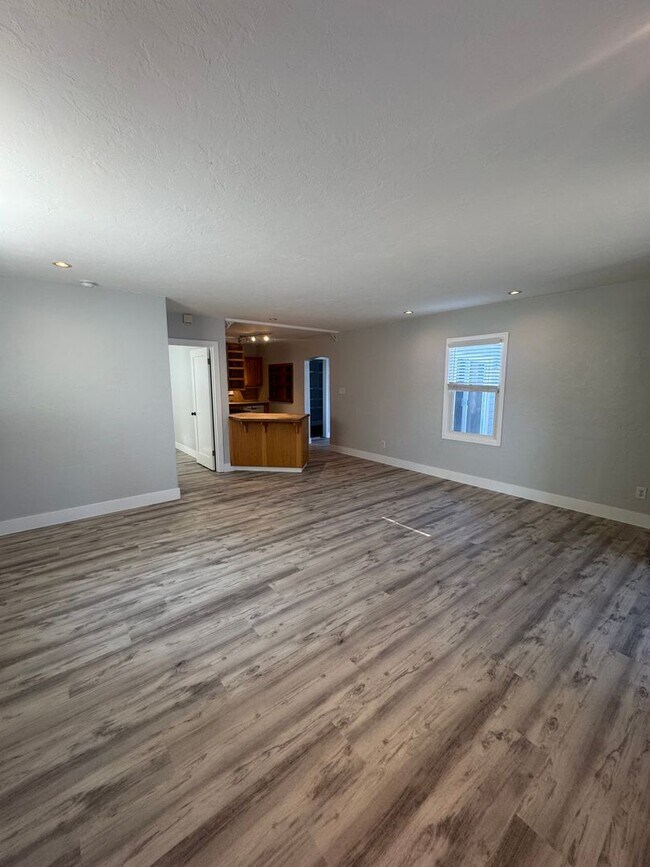 Foto del edificio - 2 BED 1 BATH HOUSE IN THE GARDEN TRACT NEIGHBORHOOD