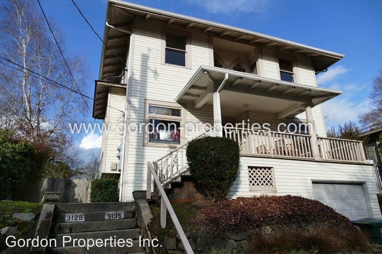 Primary Photo - 3129-3135 NE Couch St