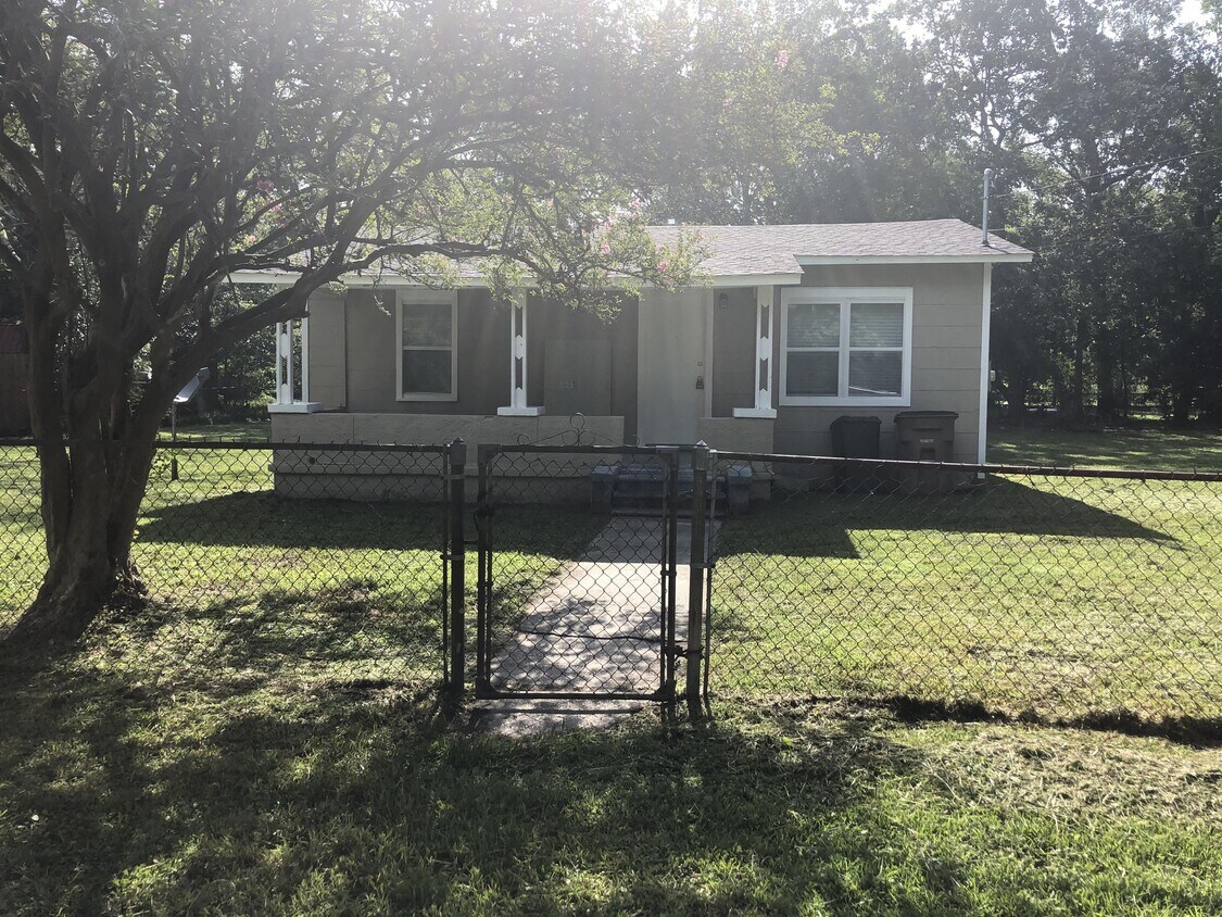 Primary Photo - 3921 Wiggins Dr