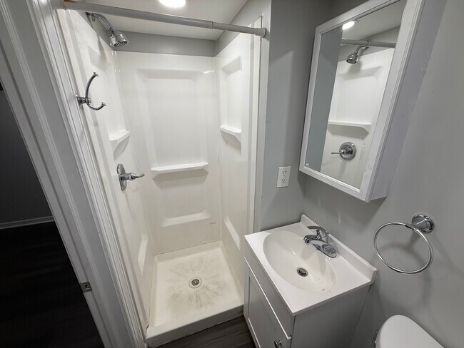 Foto del edificio - 6921 Clinton Rd