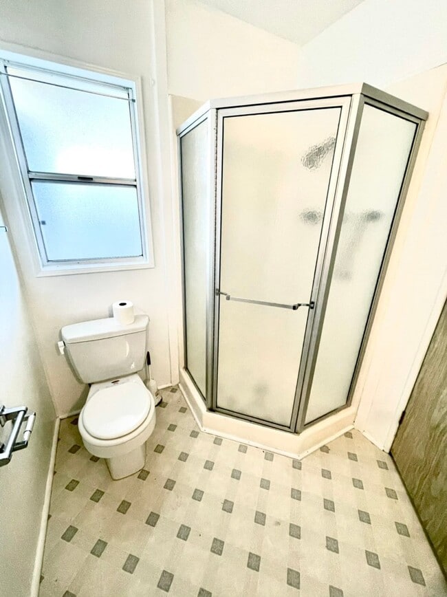 Foto del edificio - 444 Whispering Pines Dr