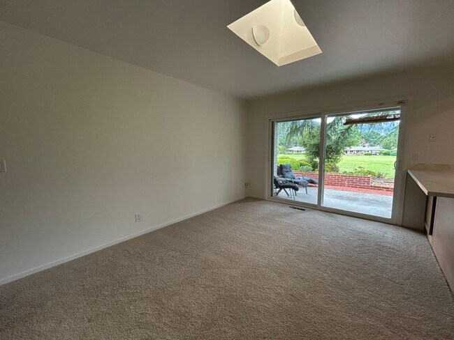 Foto del edificio - 7588 Oak Leaf Dr