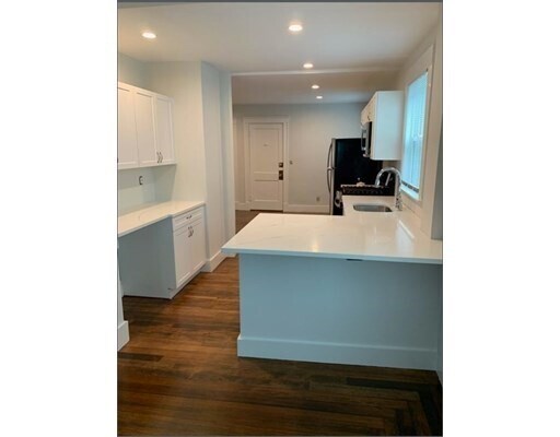 Building Photo - 11 Roslyn St
