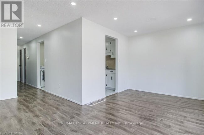 Building Photo - 24 Tara Crescent