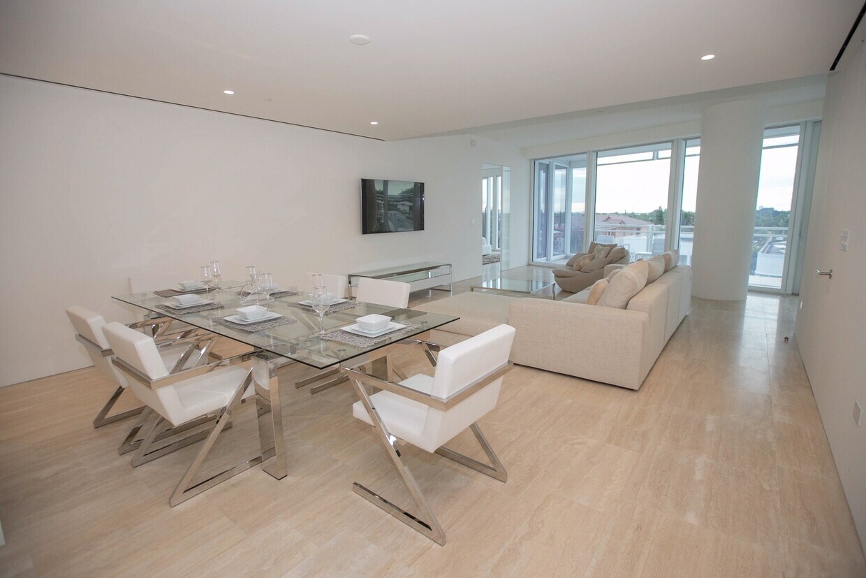 Foto principal - 9001 Collins Ave