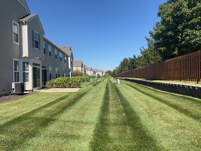 Foto del edificio - 2216 Evergreen Cir