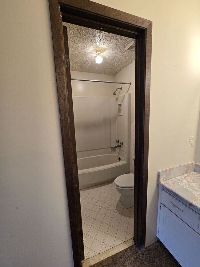 Building Photo - 1 Bedroom, 1.5 Bath Townhouse