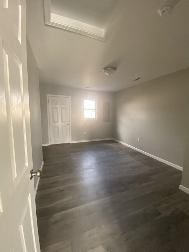 Foto del edificio - 1608 E 7th St
