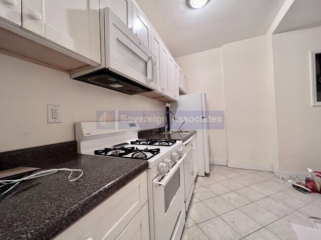 Foto del edificio - 21 Magaw Place