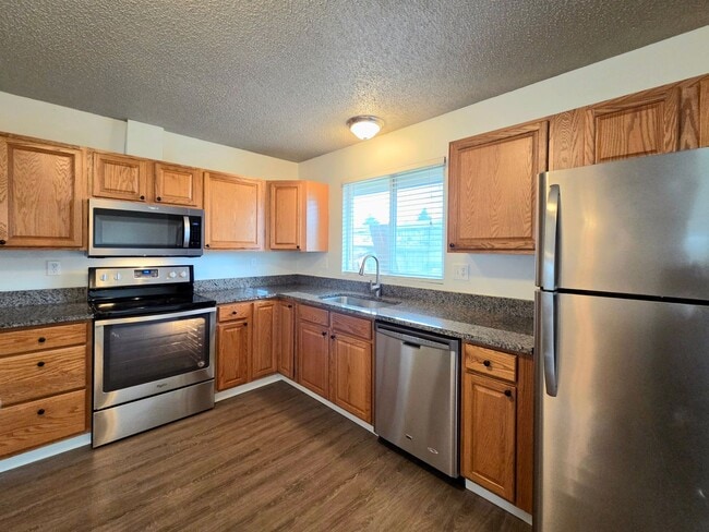 Foto del edificio - **Charming 3 Bedroom + Bonus, 2.5 Bath House for Rent in Desirable East Wenatchee**