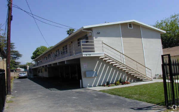 Building Photo - 1479 N Lugo Ave