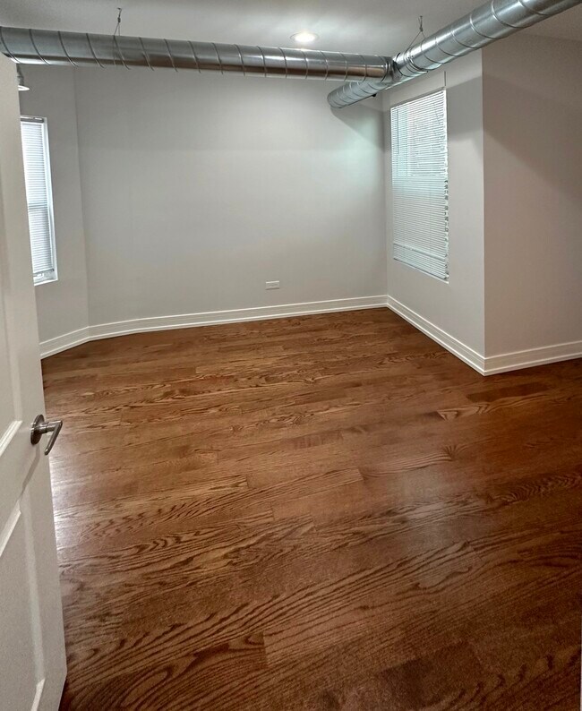 Foto del edificio - 1444 W Erie St