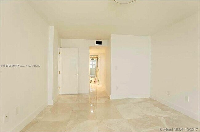 Building Photo - 177 Ocean Lane Dr