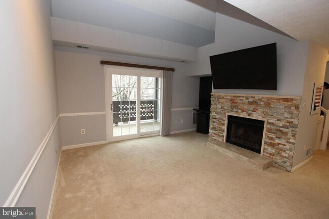 Building Photo - 10112 Oakton Terrace Rd