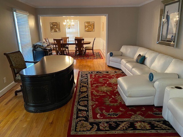 Foto del edificio - 1706 Pineknoll Ln