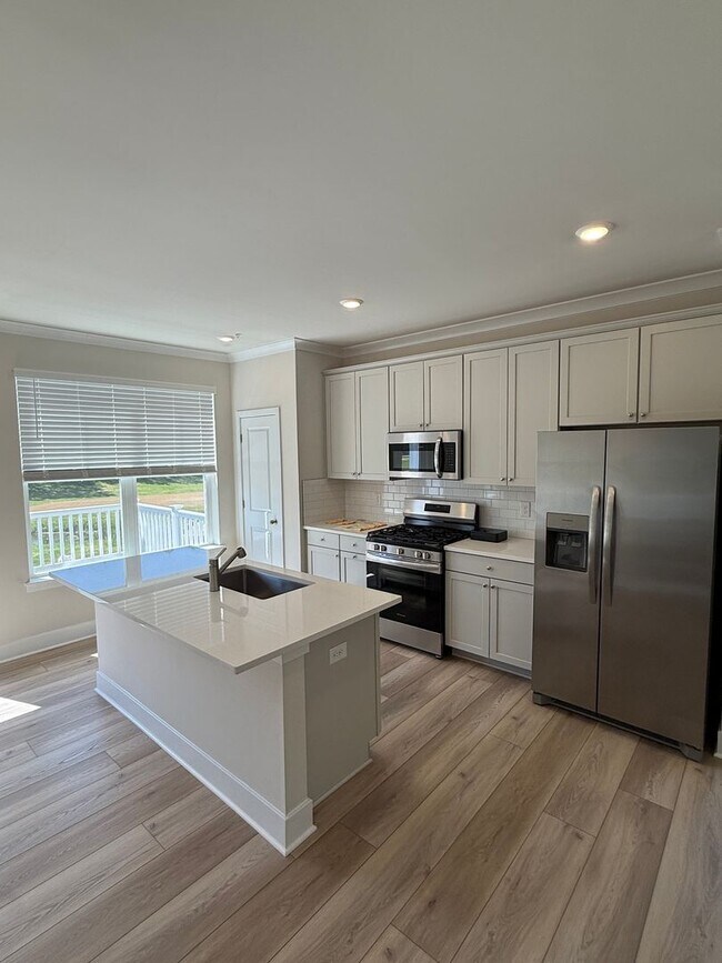 Foto del edificio - Luxury End-Unit Townhome with Golf Course Views at Tides at River Marsh- Cambridge, MD