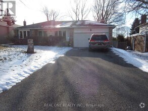 Building Photo - 93 Southdale Dr