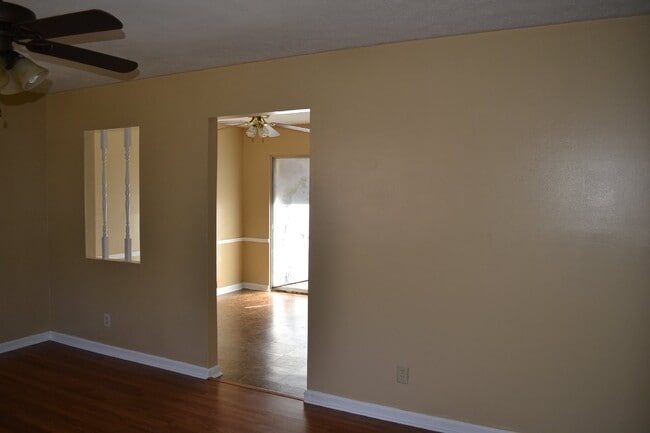 Building Photo - House for Rent