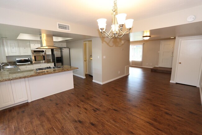 Building Photo - 1405 E Malibu Dr