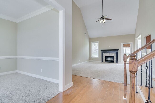 Foto del edificio - 6 Bedroom House in Evans