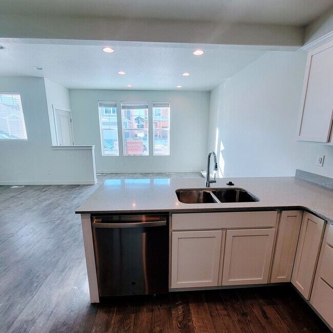 2179 W 1700 S, West Haven, UT 84401 Townhome Rentals in West Haven UT