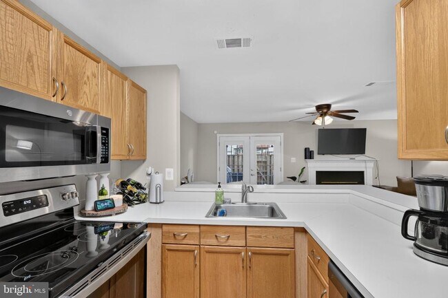 Building Photo - 10925 Postern Ct