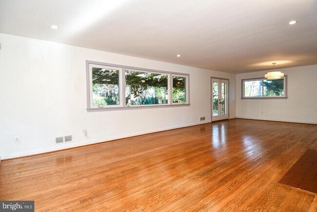 Foto del edificio - 4111 Saul Rd