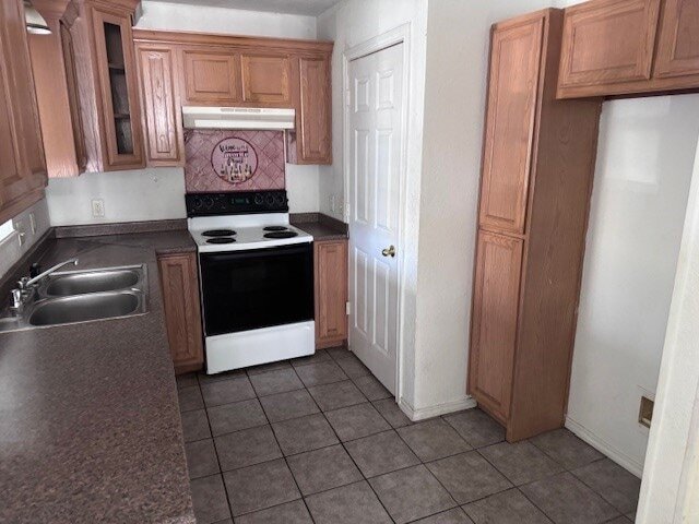 Building Photo - 2541-2551 E Price Street Unit 200