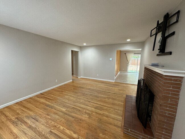 Foto del edificio - 3 Bedroom House For Rent In The Dalles