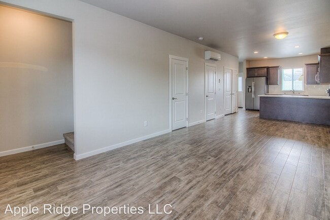 Building Photo - 2400 Woolsey Ln