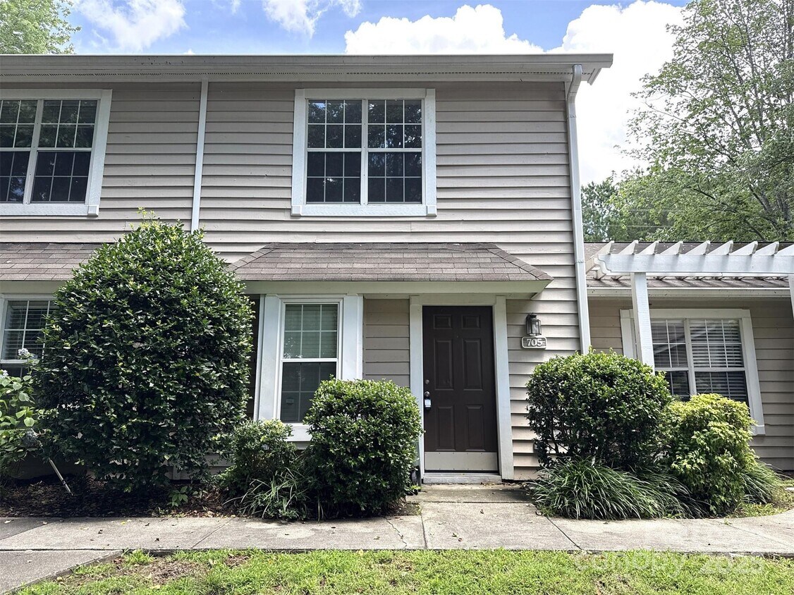 Foto principal - 705 Heritage Pkwy
