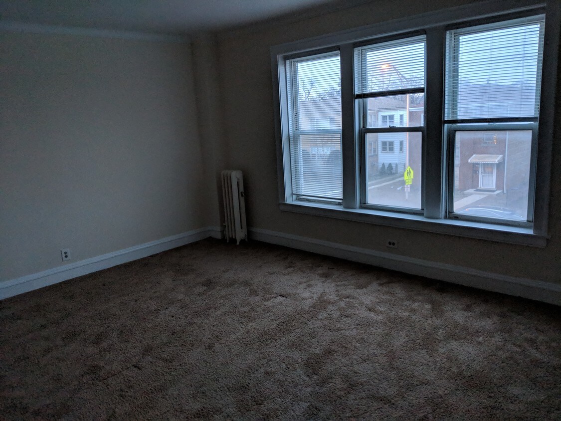 living room - 8939 Skokie Blvd