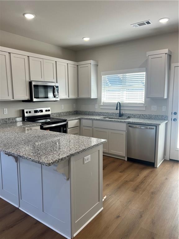 Building Photo - 600 Cosmos St