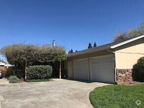 Building Photo - 41 Santos Way