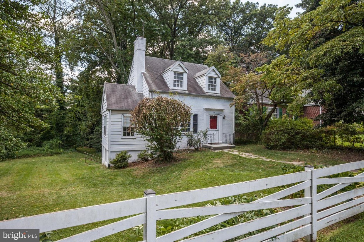 Primary Photo - 600 Forest Glen Rd