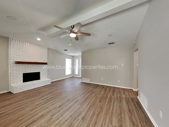 Foto del edificio - 615 Stoneybrook Dr