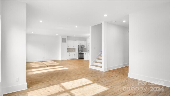 Building Photo - 1609 N Davidson St