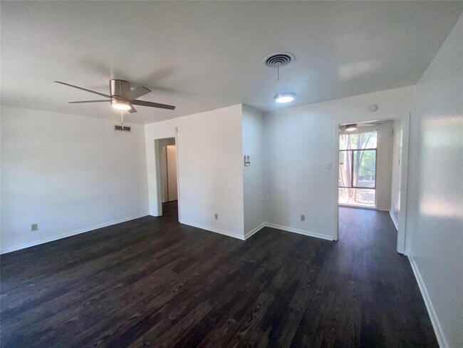 Building Photo - 1309 Westmoor Dr