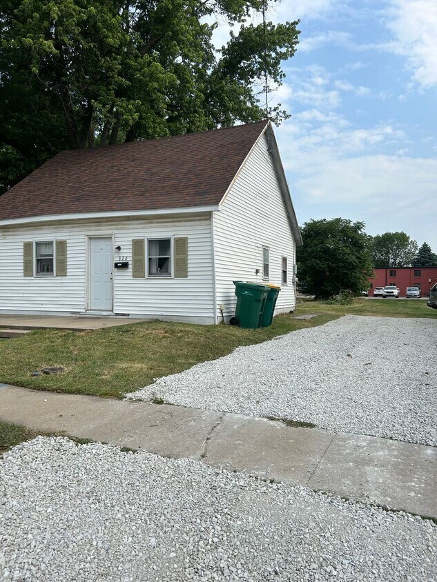 Foto principal - Close to town 2 Bedroom 1 Bath