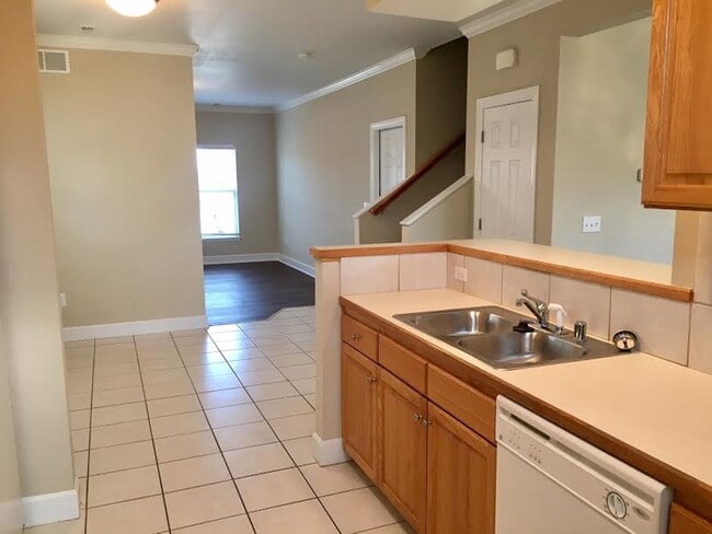 Building Photo - Perfect 3 bed 3.5 bath great school district!!