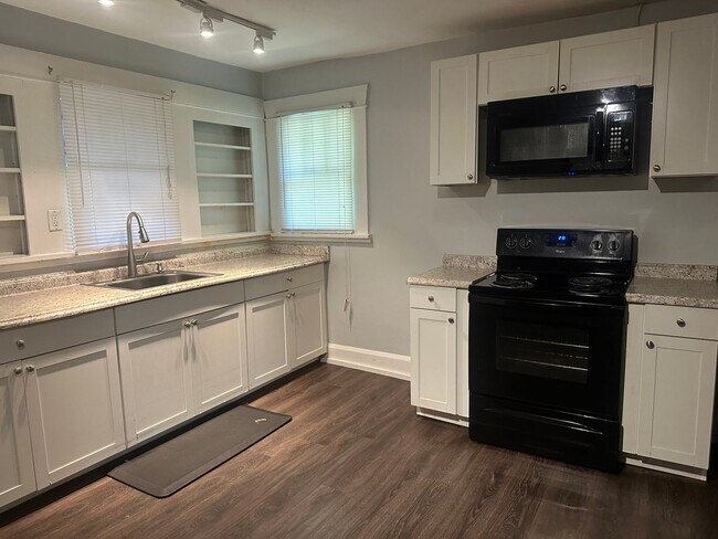Foto del edificio - Home for Rent in East Lake Area