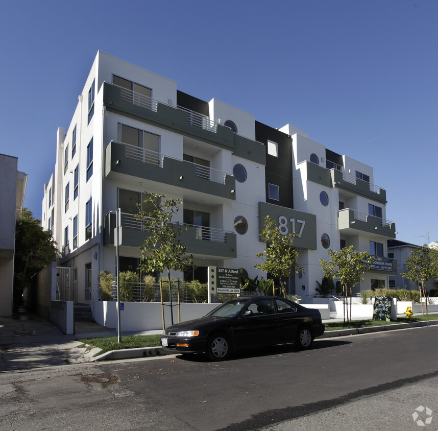 Primary Photo - 817 N Alfred St