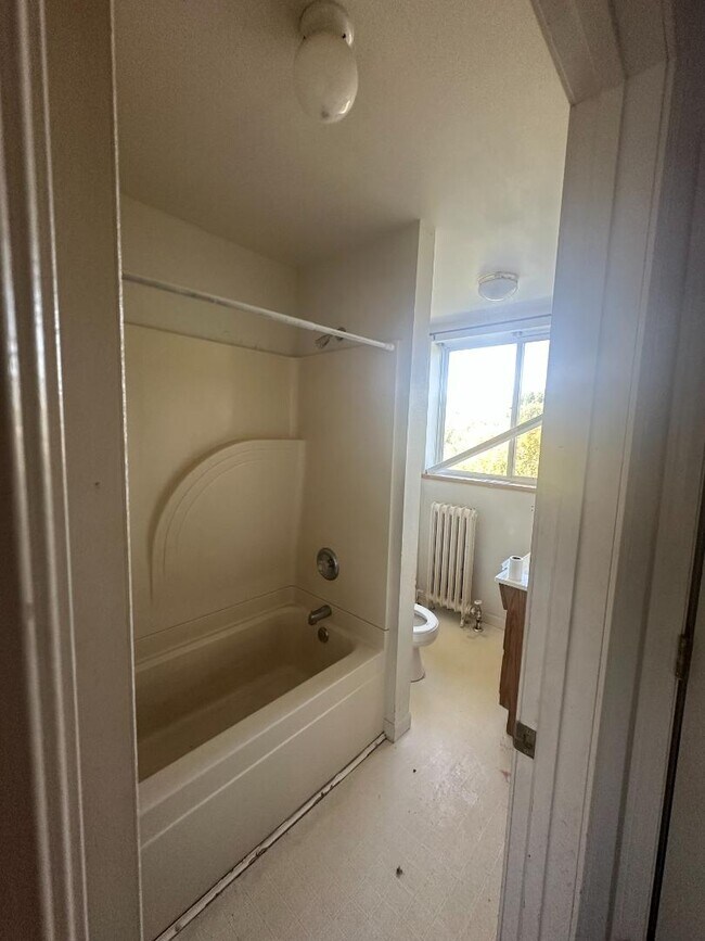 Foto del edificio - 307 W Central Entrance