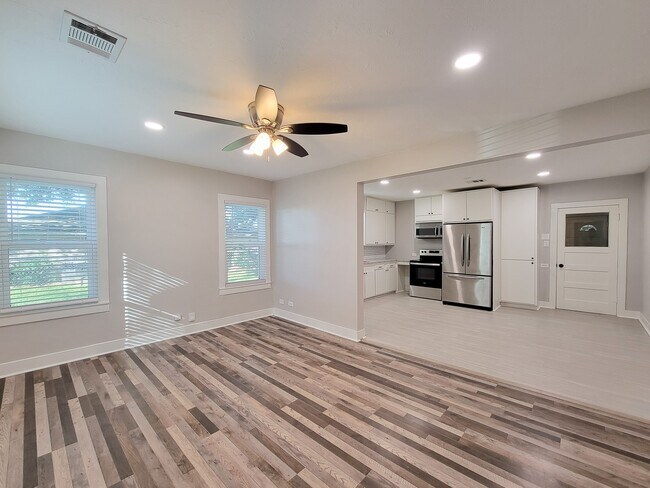 Foto del edificio - 1113 San Jacinto St