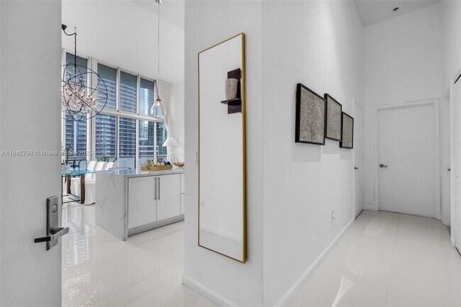 Foto del edificio - 465 Brickell Ave