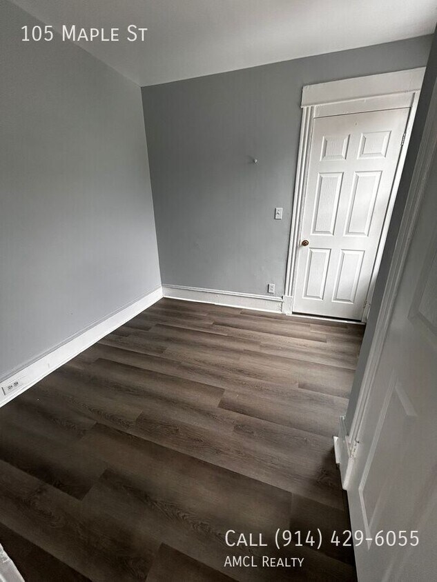 Photo - 105 Maple St -